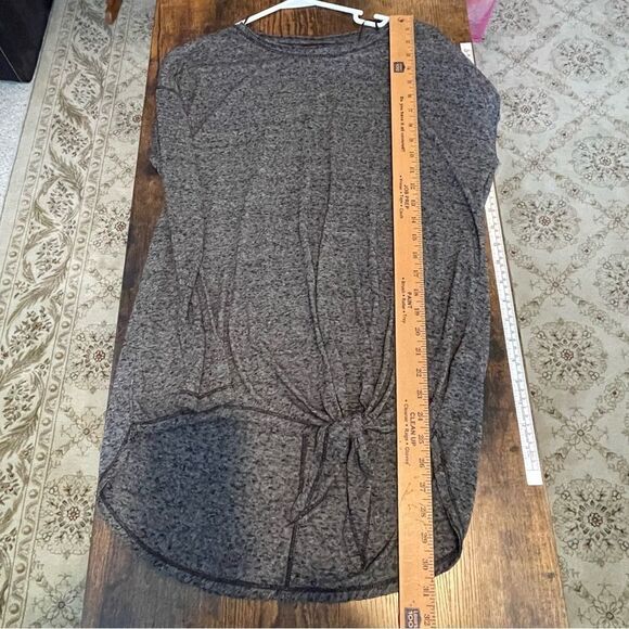 ROCK & REPUBLIC MEDIUM TIE FRONT BLOUSE BLACK/DARK GRAY - Picture 5 of 7